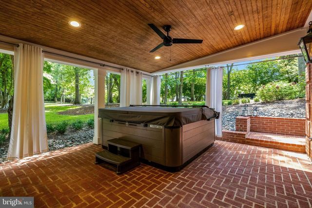 10015 SADDLE RD, Vienna, VA 22181