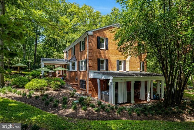 10015 SADDLE RD, Vienna, VA 22181