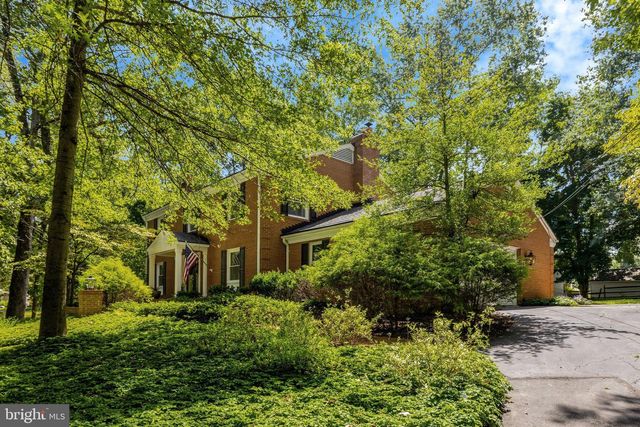 10015 SADDLE RD, Vienna, VA 22181