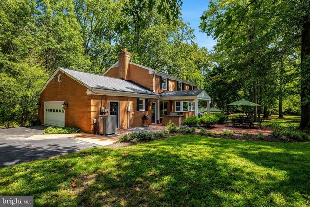 10015 SADDLE RD, Vienna, VA 22181