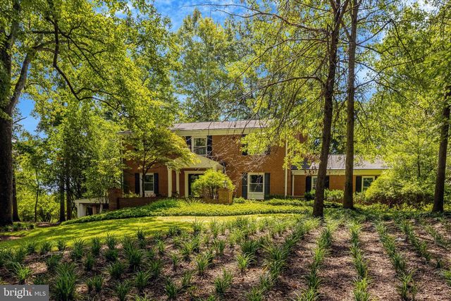 10015 SADDLE RD, Vienna, VA 22181