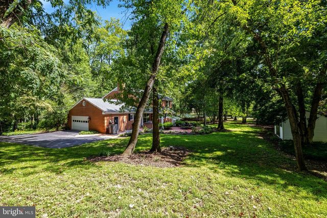 10015 SADDLE RD, Vienna, VA 22181
