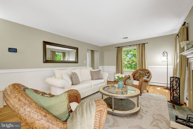 10015 SADDLE RD, Vienna, VA 22181