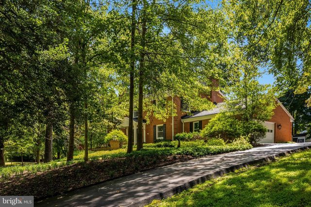 10015 SADDLE RD, Vienna, VA 22181