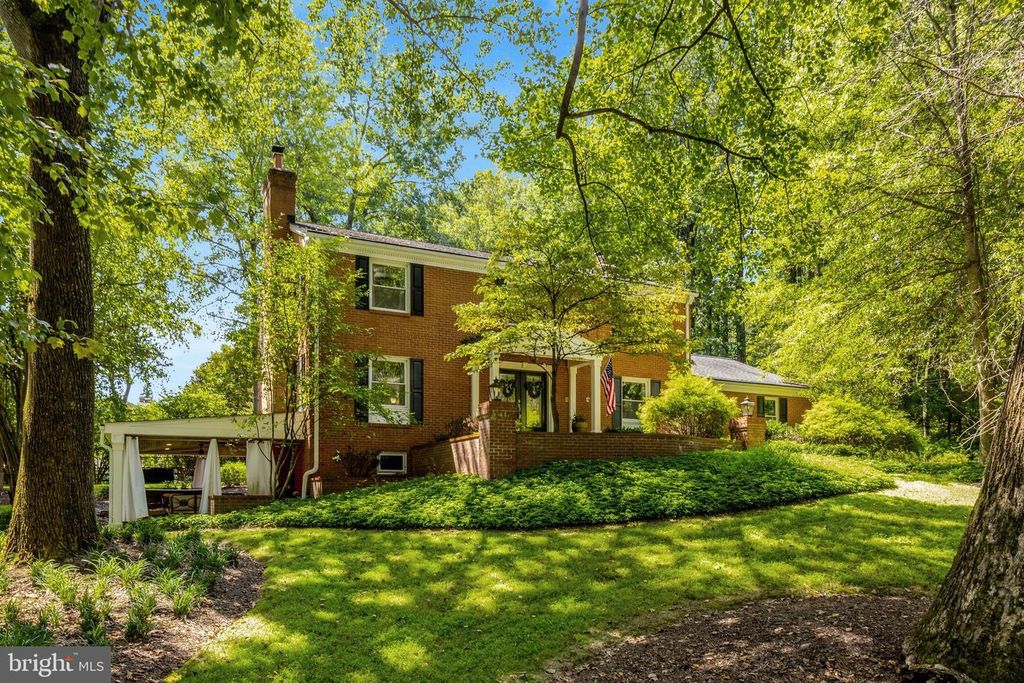 10015 SADDLE RD, Vienna, VA 22181