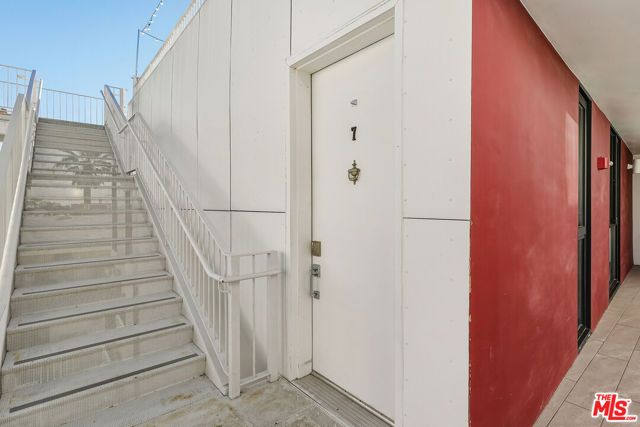 1253 N Sweetzer Avenue 7, West Hollywood, CA 90069
