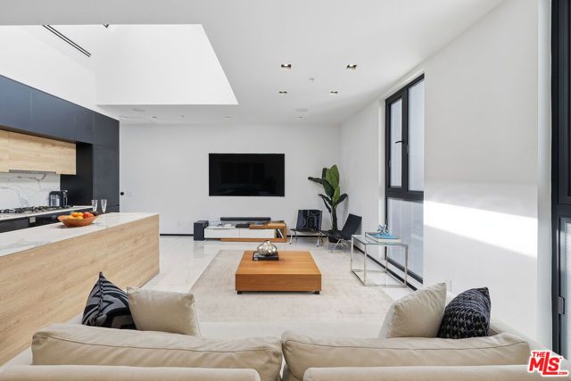 1253 N Sweetzer Avenue 7, West Hollywood, CA 90069