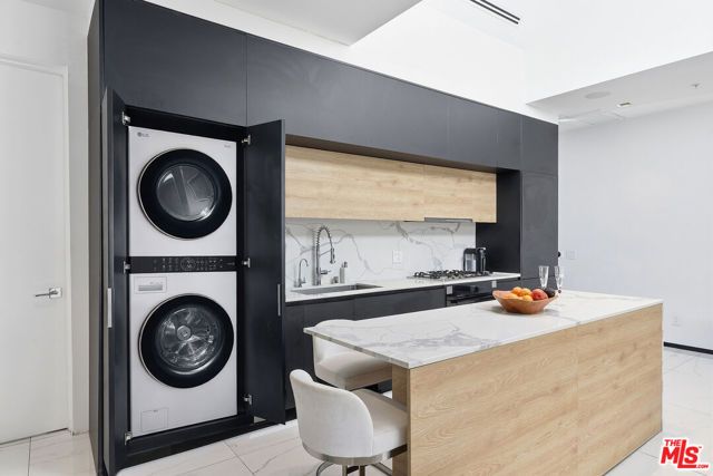 1253 N Sweetzer Avenue 7, West Hollywood, CA 90069