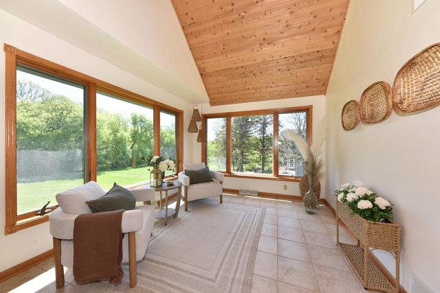 W306S2834 Wild Berry LANE, Waukesha, WI 53188