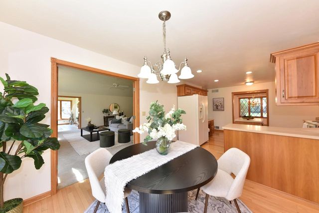 W306S2834 Wild Berry LANE, Waukesha, WI 53188