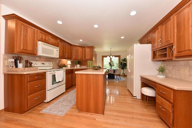 W306S2834 Wild Berry LANE, Waukesha, WI 53188