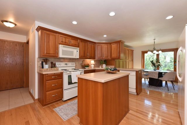 W306S2834 Wild Berry LANE, Waukesha, WI 53188
