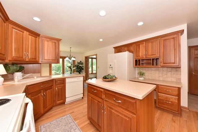 W306S2834 Wild Berry LANE, Waukesha, WI 53188