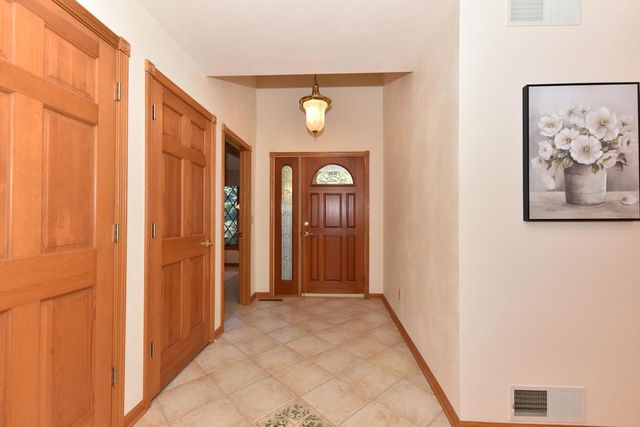 W306S2834 Wild Berry LANE, Waukesha, WI 53188
