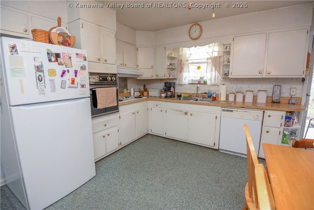 2543 Lakeview Drive, St Albans, WV 25177