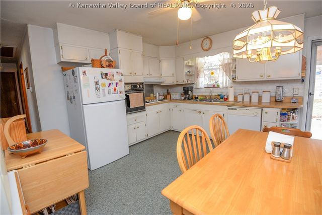 2543 Lakeview Drive, St Albans, WV 25177