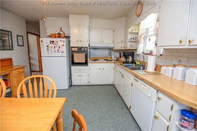 2543 Lakeview Drive, St Albans, WV 25177