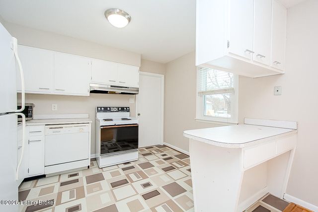 3305 Startan Ct, Louisville, KY 40220