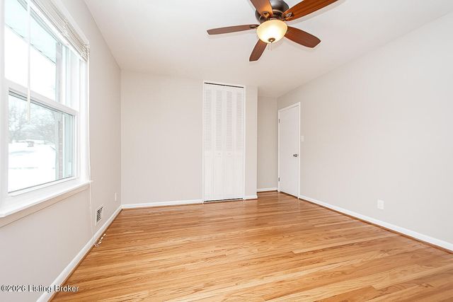 3305 Startan Ct, Louisville, KY 40220