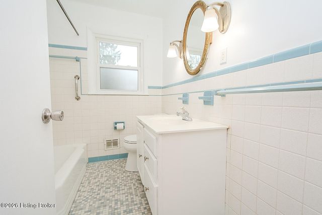 3305 Startan Ct, Louisville, KY 40220