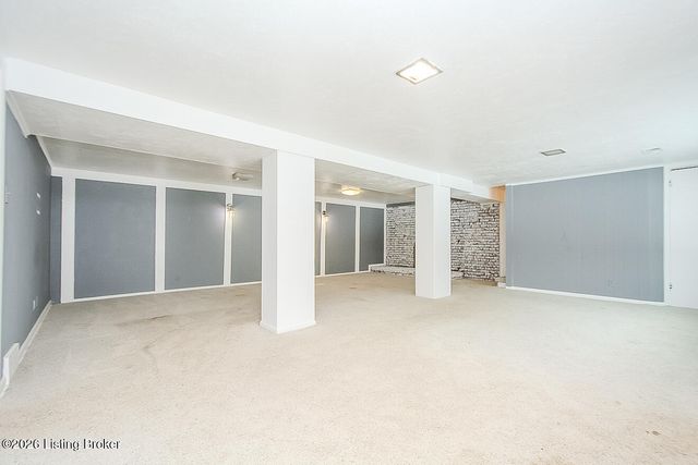 3305 Startan Ct, Louisville, KY 40220