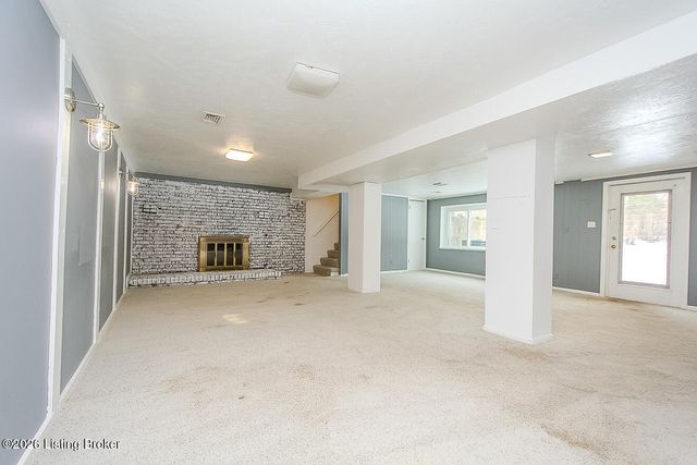 3305 Startan Ct, Louisville, KY 40220