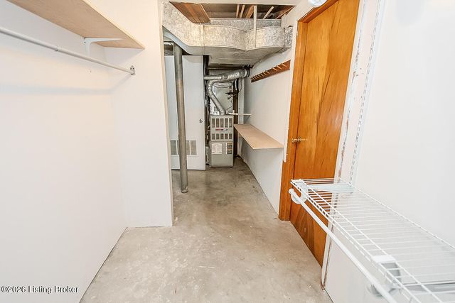 3305 Startan Ct, Louisville, KY 40220