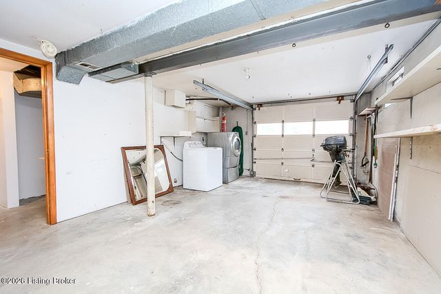 3305 Startan Ct, Louisville, KY 40220