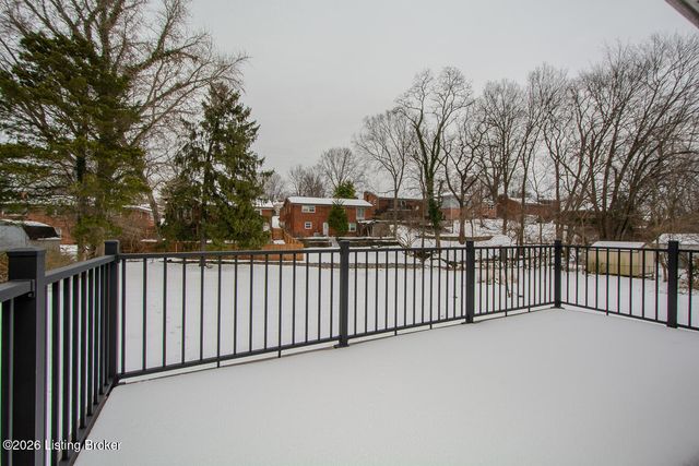 3305 Startan Ct, Louisville, KY 40220