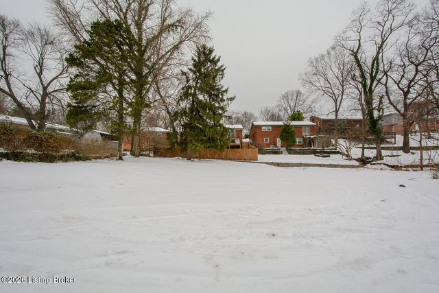 3305 Startan Ct, Louisville, KY 40220