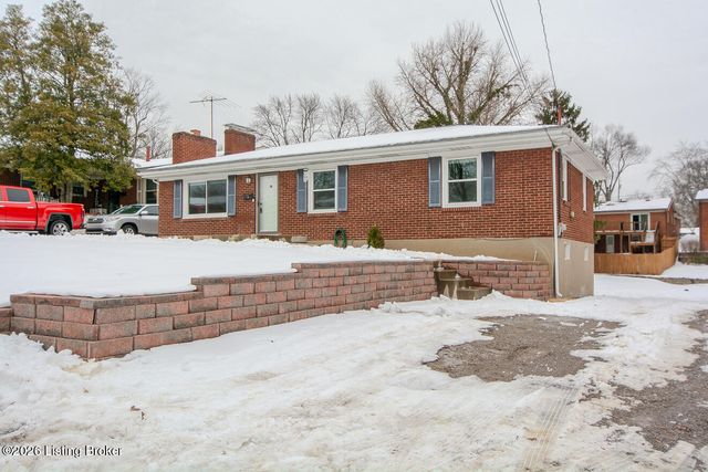 3305 Startan Ct, Louisville, KY 40220