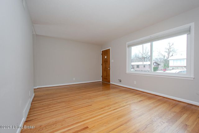 3305 Startan Ct, Louisville, KY 40220