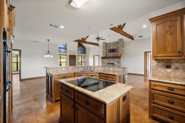 142 Pearl Valley Drive, Kerens, TX 75144