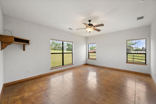 142 Pearl Valley Drive, Kerens, TX 75144