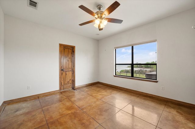 142 Pearl Valley Drive, Kerens, TX 75144