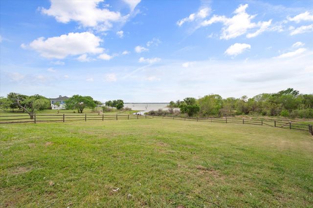 142 Pearl Valley Drive, Kerens, TX 75144
