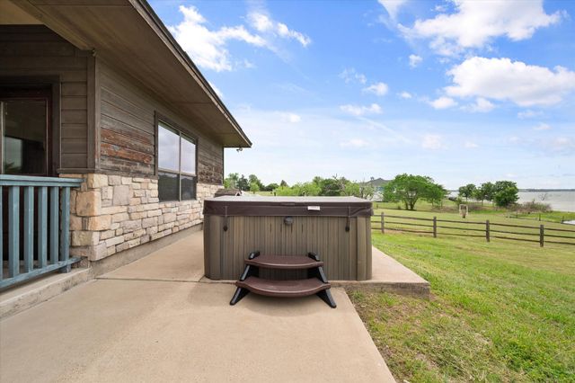 142 Pearl Valley Drive, Kerens, TX 75144