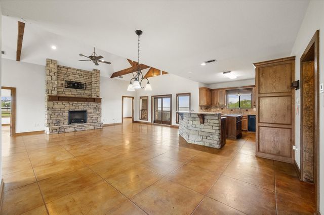 142 Pearl Valley Drive, Kerens, TX 75144