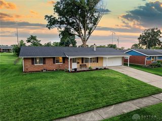 1154 Rona Parkway Drive, Fairborn, OH 45324