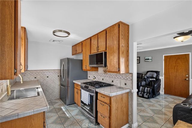 424 E 3rd, Rialto, CA 92376