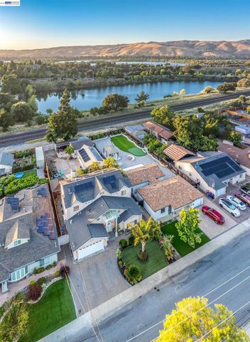 3249 Greenwood Dr, Fremont, CA 94536