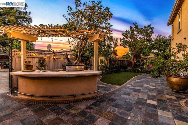 3249 Greenwood Dr, Fremont, CA 94536