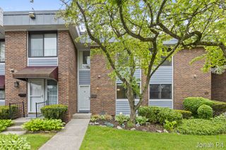 2436 E Collier Avenue, Grand Rapids, MI 49546
