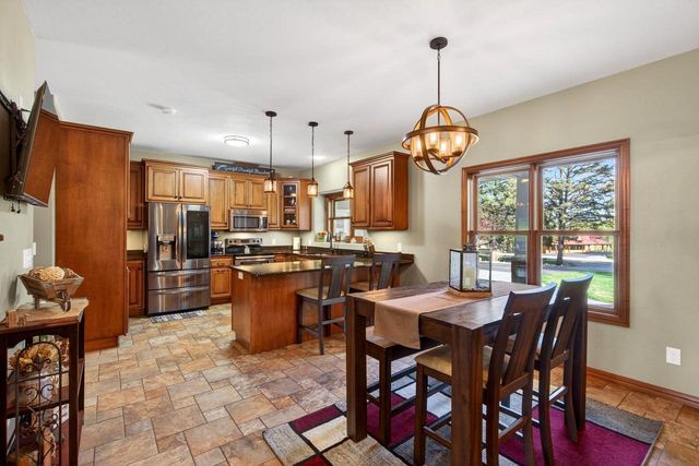 1216 E APPLE CREEK ROAD, Appleton, WI 54913