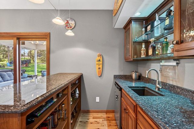 1216 E APPLE CREEK ROAD, Appleton, WI 54913