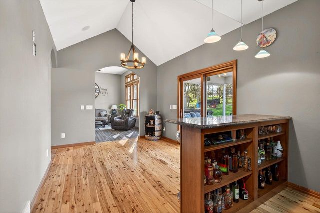 1216 E APPLE CREEK ROAD, Appleton, WI 54913