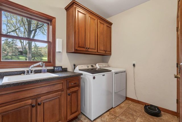 1216 E APPLE CREEK ROAD, Appleton, WI 54913