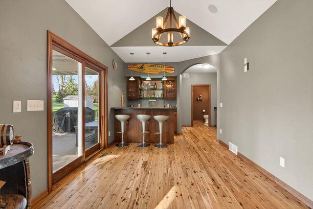 1216 E APPLE CREEK ROAD, Appleton, WI 54913