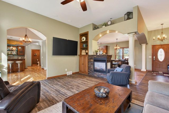 1216 E APPLE CREEK ROAD, Appleton, WI 54913