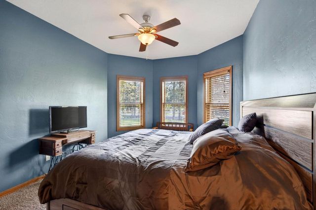 1216 E APPLE CREEK ROAD, Appleton, WI 54913